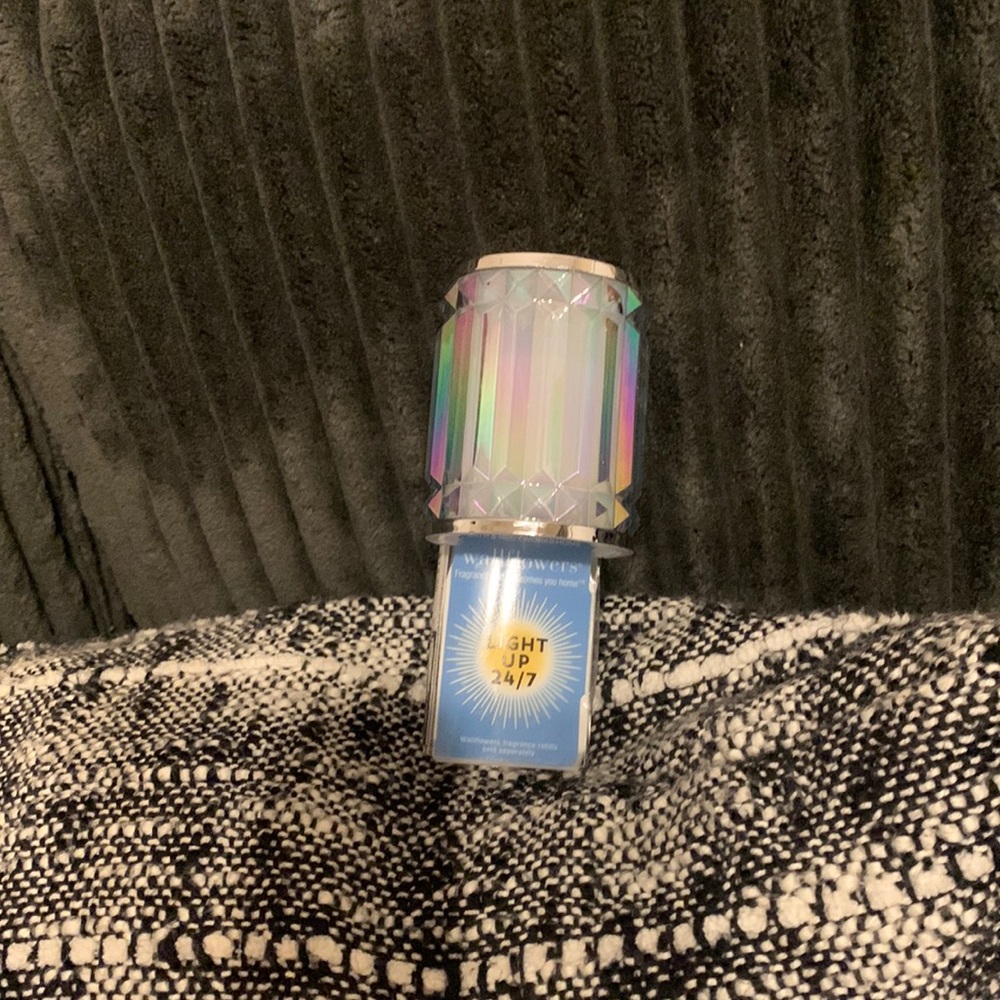 Iridescent wallflower wall plug nwt bath and body works